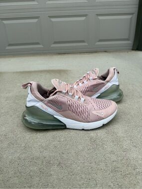 Women’s Nike Air Max 270 (size 8.5)